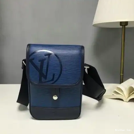 19T1L0237 Bags LV 0613